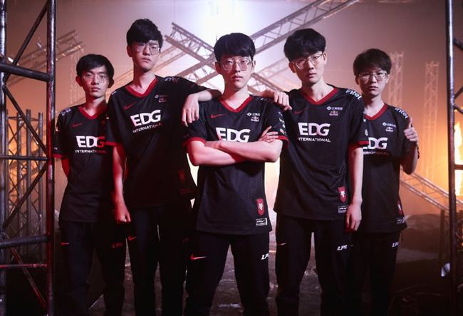 在接受采访 在接受采访