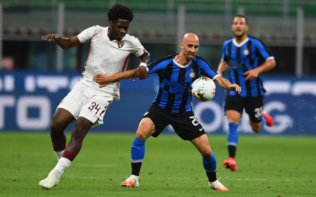 一侧是钢铁 一侧是钢铁